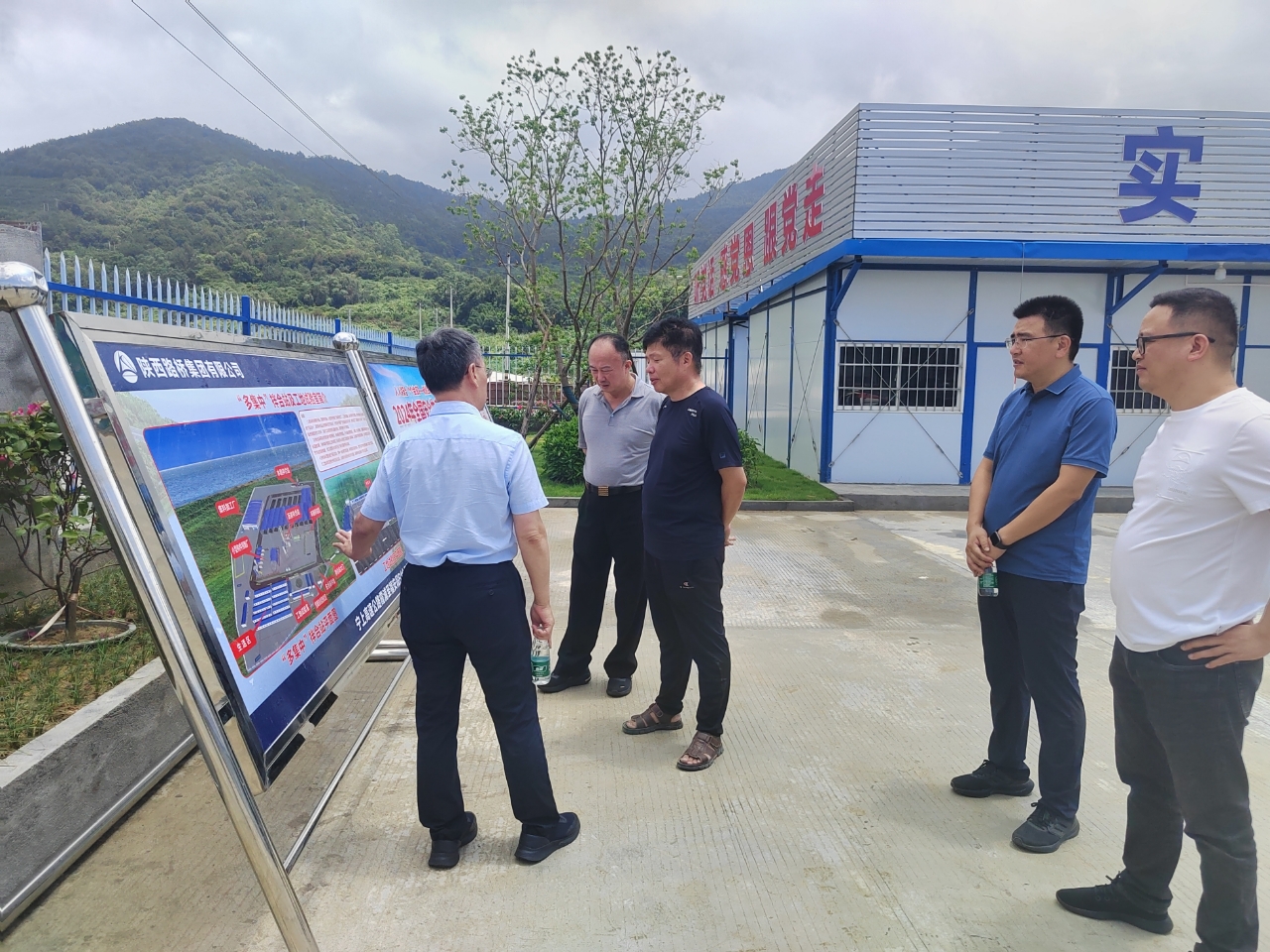 集團(tuán)領(lǐng)導(dǎo)卓龍雄、常務(wù)副總鮑林一行蒞臨寧上高速項(xiàng)目